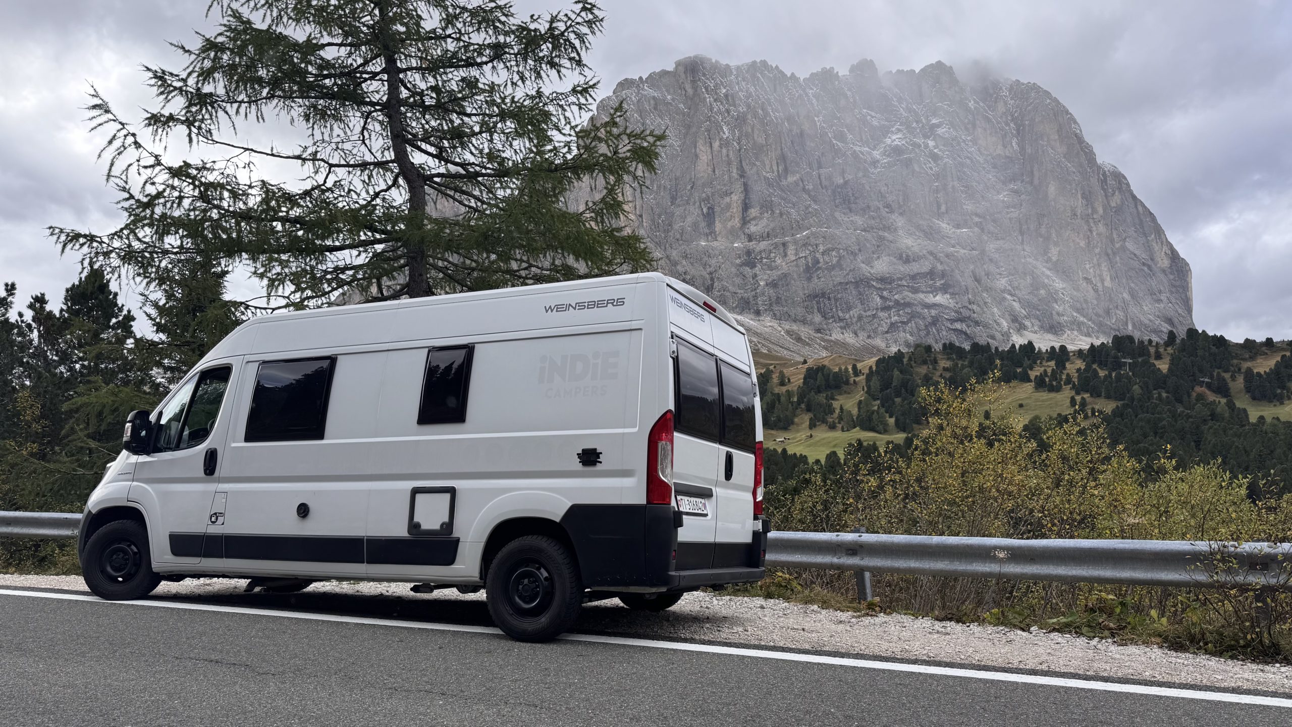 a family of mom, dad, and child enjoy road bike rental experience in the countryside
